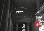 Immagine di Bombardare gli edifici danneggiati Berlino Germania, 1945, secondo 39 filmato di repertorio 65675065700