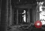 Immagine di Bombardare gli edifici danneggiati Berlino Germania, 1945, secondo 50 filmato di repertorio 65675065700