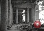 Immagine di Bombardare gli edifici danneggiati Berlino Germania, 1945, secondo 61 filmato di repertorio 65675065700