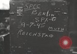 Standbild beschädigte Reichstag Berlin Deutschland, 1945, aus Sekunde 3 historischem Filmmaterial Videoclip 65675065702
