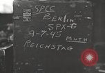 Standbild beschädigte Reichstag Berlin Deutschland, 1945, aus Sekunde 4 historischem Filmmaterial Videoclip 65675065702