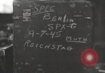 Standbild beschädigte Reichstag Berlin Deutschland, 1945, aus Sekunde 5 historischem Filmmaterial Videoclip 65675065702