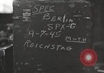 Standbild beschädigte Reichstag Berlin Deutschland, 1945, aus Sekunde 6 historischem Filmmaterial Videoclip 65675065702