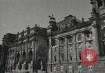 Standbild beschädigte Reichstag Berlin Deutschland, 1945, aus Sekunde 8 historischem Filmmaterial Videoclip 65675065702