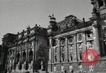 Standbild beschädigte Reichstag Berlin Deutschland, 1945, aus Sekunde 10 historischem Filmmaterial Videoclip 65675065702