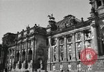 Standbild beschädigte Reichstag Berlin Deutschland, 1945, aus Sekunde 12 historischem Filmmaterial Videoclip 65675065702