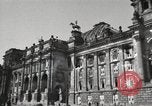 Standbild beschädigte Reichstag Berlin Deutschland, 1945, aus Sekunde 13 historischem Filmmaterial Videoclip 65675065702