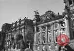Standbild beschädigte Reichstag Berlin Deutschland, 1945, aus Sekunde 15 historischem Filmmaterial Videoclip 65675065702