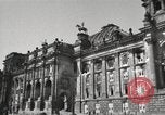 Standbild beschädigte Reichstag Berlin Deutschland, 1945, aus Sekunde 22 historischem Filmmaterial Videoclip 65675065702