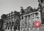 Standbild beschädigte Reichstag Berlin Deutschland, 1945, aus Sekunde 23 historischem Filmmaterial Videoclip 65675065702
