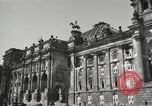 Standbild beschädigte Reichstag Berlin Deutschland, 1945, aus Sekunde 24 historischem Filmmaterial Videoclip 65675065702