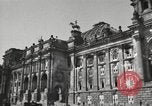 Standbild beschädigte Reichstag Berlin Deutschland, 1945, aus Sekunde 25 historischem Filmmaterial Videoclip 65675065702