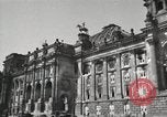 Standbild beschädigte Reichstag Berlin Deutschland, 1945, aus Sekunde 27 historischem Filmmaterial Videoclip 65675065702