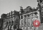 Standbild beschädigte Reichstag Berlin Deutschland, 1945, aus Sekunde 29 historischem Filmmaterial Videoclip 65675065702