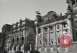 Standbild beschädigte Reichstag Berlin Deutschland, 1945, aus Sekunde 31 historischem Filmmaterial Videoclip 65675065702