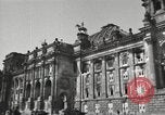 Standbild beschädigte Reichstag Berlin Deutschland, 1945, aus Sekunde 32 historischem Filmmaterial Videoclip 65675065702