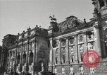 Standbild beschädigte Reichstag Berlin Deutschland, 1945, aus Sekunde 33 historischem Filmmaterial Videoclip 65675065702