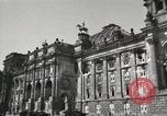 Standbild beschädigte Reichstag Berlin Deutschland, 1945, aus Sekunde 34 historischem Filmmaterial Videoclip 65675065702