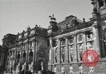 Standbild beschädigte Reichstag Berlin Deutschland, 1945, aus Sekunde 36 historischem Filmmaterial Videoclip 65675065702