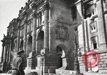 Standbild beschädigte Reichstag Berlin Deutschland, 1945, aus Sekunde 38 historischem Filmmaterial Videoclip 65675065702