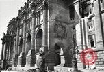 Standbild beschädigte Reichstag Berlin Deutschland, 1945, aus Sekunde 39 historischem Filmmaterial Videoclip 65675065702