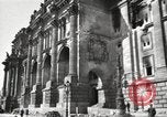 Standbild beschädigte Reichstag Berlin Deutschland, 1945, aus Sekunde 49 historischem Filmmaterial Videoclip 65675065702
