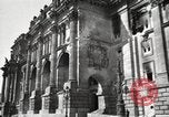 Standbild beschädigte Reichstag Berlin Deutschland, 1945, aus Sekunde 62 historischem Filmmaterial Videoclip 65675065702