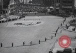 Standbild kommunistische Demonstration Berlin Deutschland, 1949, aus Sekunde 40 historischem Filmmaterial Videoclip 65675065705