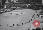 Standbild kommunistische Demonstration Berlin Deutschland, 1949, aus Sekunde 42 historischem Filmmaterial Videoclip 65675065705