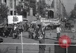 Standbild kommunistische Demonstration Berlin Deutschland, 1949, aus Sekunde 54 historischem Filmmaterial Videoclip 65675065705