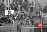 Standbild kommunistische Demonstration Berlin Deutschland, 1949, aus Sekunde 56 historischem Filmmaterial Videoclip 65675065705