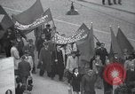 Standbild kommunistische Demonstration Berlin Deutschland, 1949, aus Sekunde 57 historischem Filmmaterial Videoclip 65675065705