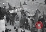 Standbild kommunistische Demonstration Berlin Deutschland, 1949, aus Sekunde 59 historischem Filmmaterial Videoclip 65675065705