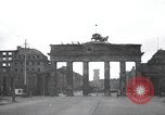 Standbild politischen Kundgebung Berlin Deutschland, 1949, aus Sekunde 60 historischem Filmmaterial Videoclip 65675065706