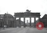 Standbild politischen Kundgebung Berlin Deutschland, 1949, aus Sekunde 61 historischem Filmmaterial Videoclip 65675065706