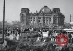 Standbild Reichstag Berlin Deutschland, 1949, aus Sekunde 58 historischem Filmmaterial Videoclip 65675065716