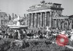 Standbild Reichstag Berlin Deutschland, 1949, aus Sekunde 62 historischem Filmmaterial Videoclip 65675065716