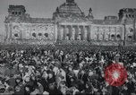 Immagine di Civili tedesco Berlino Germania, 1949, secondo 23 filmato di repertorio 65675065719