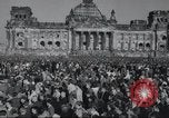 Immagine di Civili tedesco Berlino Germania, 1949, secondo 26 filmato di repertorio 65675065719