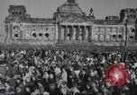 Immagine di Civili tedesco Berlino Germania, 1949, secondo 27 filmato di repertorio 65675065719