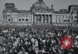 Immagine di Civili tedesco Berlino Germania, 1949, secondo 28 filmato di repertorio 65675065719