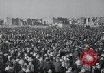 Immagine di Civili tedesco Berlino Germania, 1949, secondo 60 filmato di repertorio 65675065719