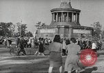 Standbild Freiheitskundgebung gegen die sowjetische Blockade Berlin Deutschland, 1948, aus Sekunde 13 historischem Filmmaterial Videoclip 65675065720