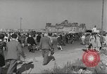 Standbild Freiheitskundgebung gegen die sowjetische Blockade Berlin Deutschland, 1948, aus Sekunde 22 historischem Filmmaterial Videoclip 65675065720