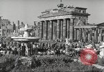 Standbild Freiheitskundgebung gegen die sowjetische Blockade Berlin Deutschland, 1948, aus Sekunde 28 historischem Filmmaterial Videoclip 65675065720