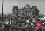 Standbild Freiheitskundgebung gegen die sowjetische Blockade Berlin Deutschland, 1948, aus Sekunde 30 historischem Filmmaterial Videoclip 65675065720