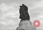 Immagine di Guerra sovietica memorial Berlino Germania, 1953, secondo 5 filmato di repertorio 65675065722