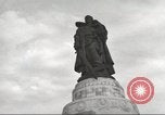 Immagine di Guerra sovietica memorial Berlino Germania, 1953, secondo 7 filmato di repertorio 65675065722