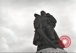 Immagine di Guerra sovietica memorial Berlino Germania, 1953, secondo 15 filmato di repertorio 65675065722