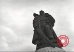 Immagine di Guerra sovietica memorial Berlino Germania, 1953, secondo 17 filmato di repertorio 65675065722